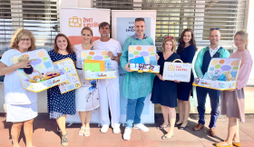 Nadační fond La Vida Loca předal kufříky pro odložené děti na Neonatologické oddělení
