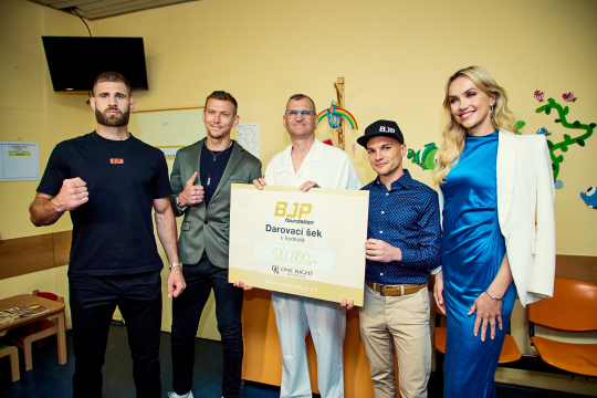 Miss Michaela Tomanová a Jiří Procházka podpořili pediatrii